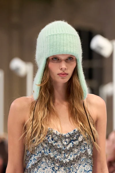 Look 70